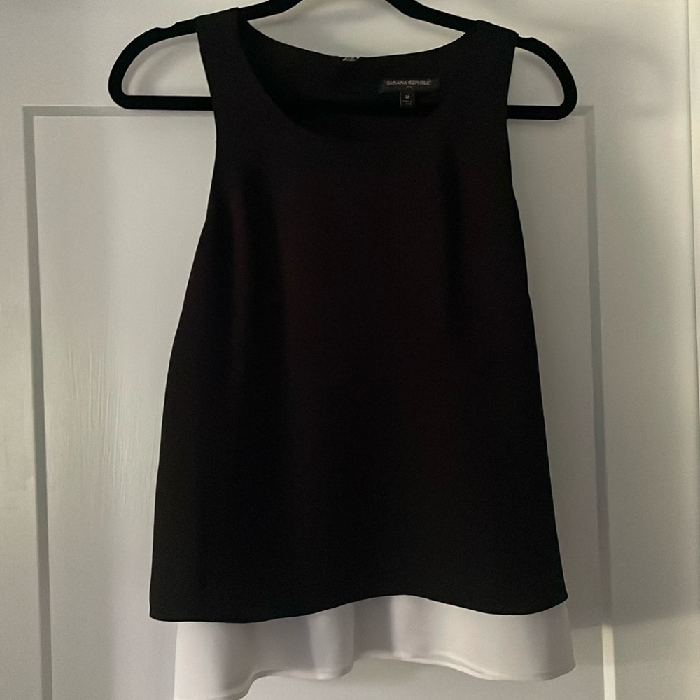 Banana republic dressy B&W layered tank zippered back Sz M